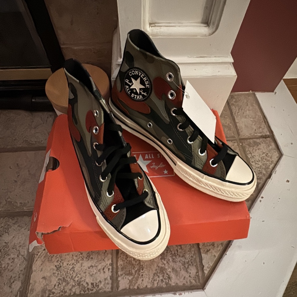 Converse All Stars
Camo Chuck Taylor
70 High tops “Field surplus” size 7.5 - Picture 12 of 13